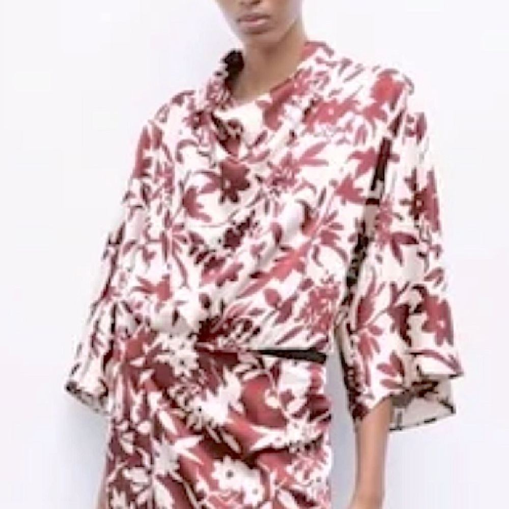 NWT Zara floral silky body suit with cowl neck 3|4 wide sleeves peep hole size S